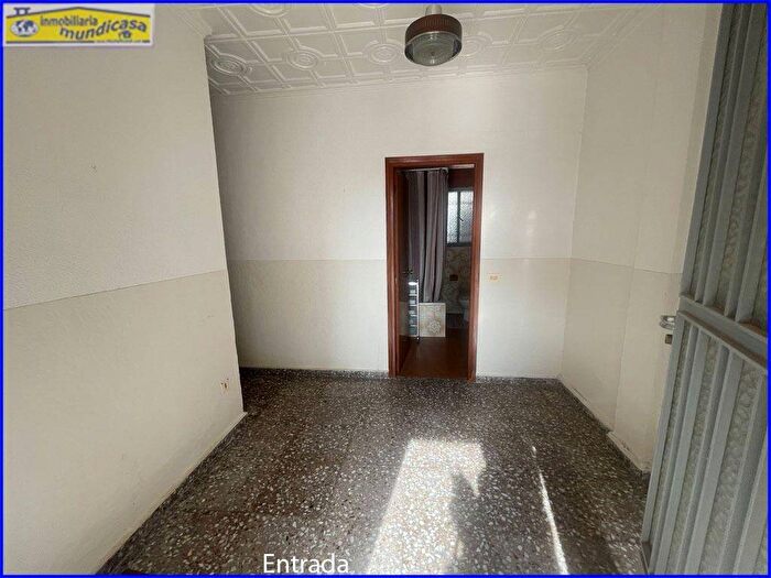Casas en venta y pisos alquiler - 3