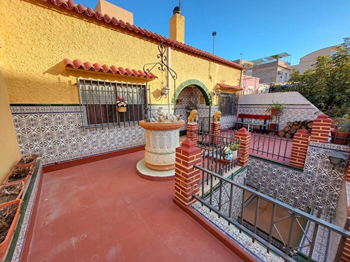 Casa en venta de 3 habitaciones: Viator, Almería