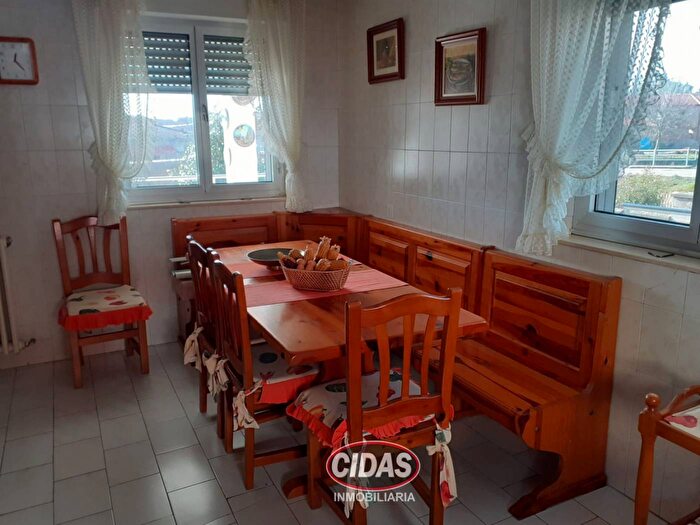 Casas en venta y pisos alquiler - 3