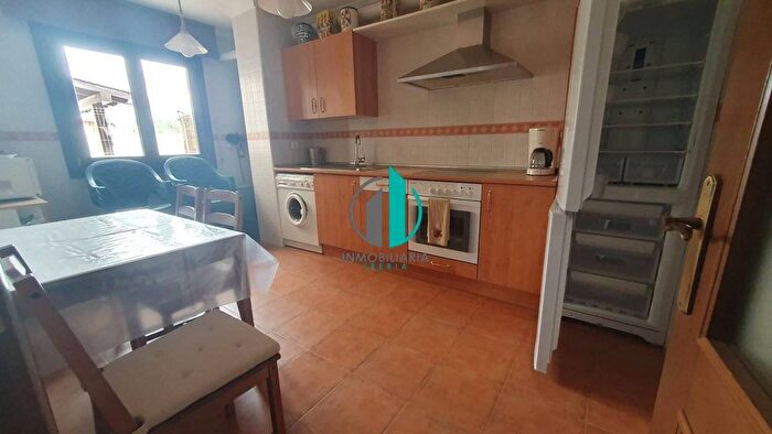 Casas en venta y pisos alquiler - 3