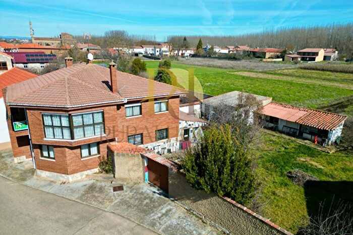 Villarejo de Órbigo, León: Casa en venta de 6 habitaciones