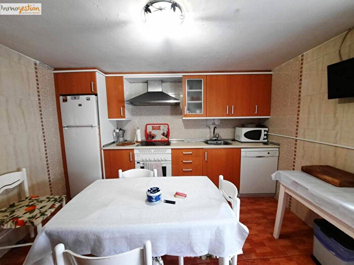 Casas en venta y pisos alquiler - 3