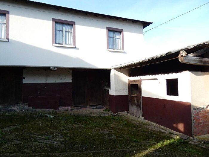 Casas en venta y pisos alquiler - 3