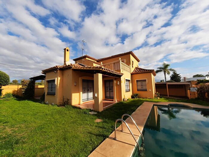 Casa en venta de 3 habitaciones en San Pedro de Alcántara, Nueva Alcántara