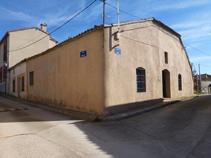 Casa de 4 habitaciones en venta en Santa María la Real de Nieva, Segovia