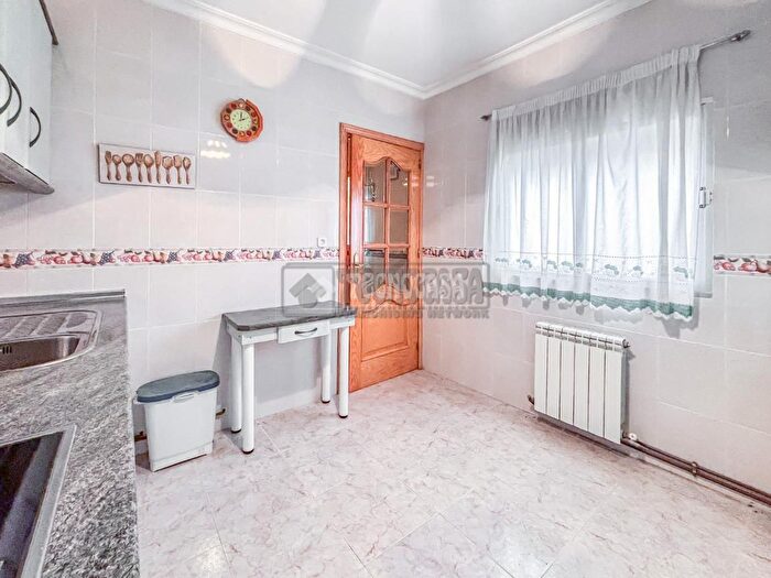 Casas en venta y pisos alquiler - 3