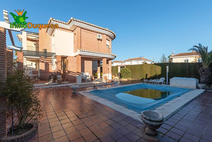 Casa en venta de 4 habitaciones: Albolote, Granada