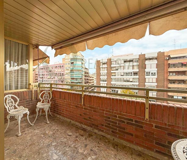 Piso en venta de 4 habitaciones, Benalúa Babel, Benalúa
