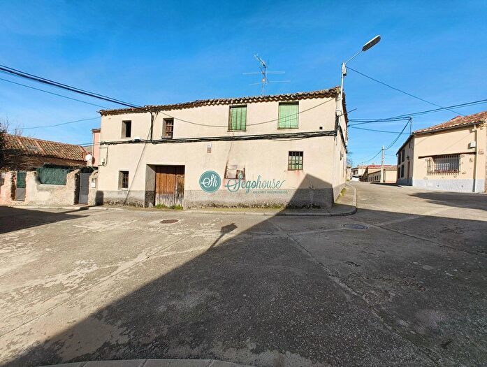 Casa en venta de 5 habitaciones: Basardilla, Segovia