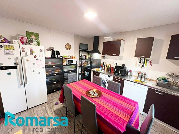Casas en venta y pisos alquiler - 3
