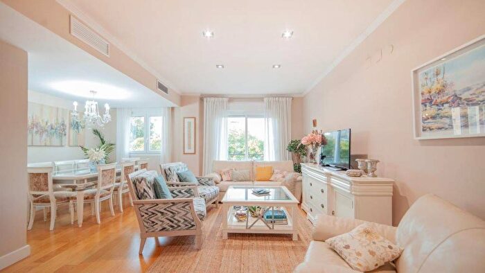 Piso de 5 habitaciones en venta en Andalucía, Sevilla