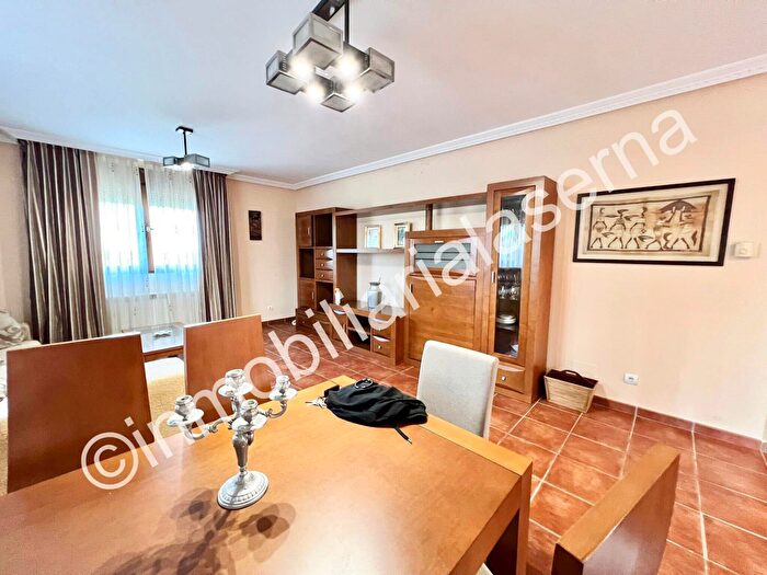 Casas en venta y pisos alquiler - 3