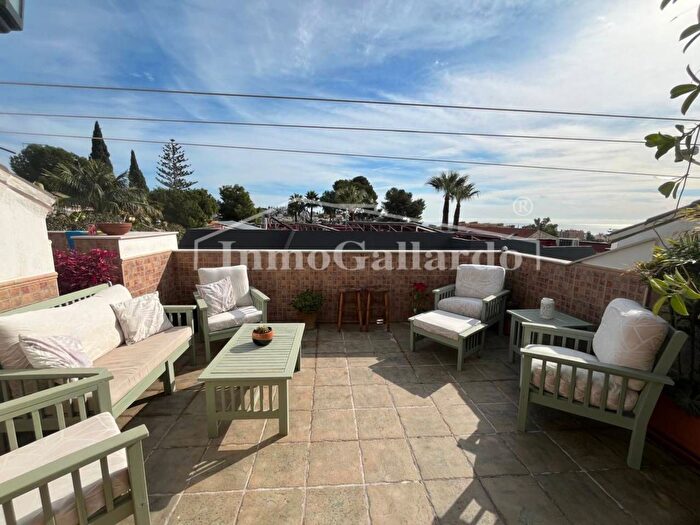 Casa en venta de 4 habitaciones en Este, Miraflores del Palo