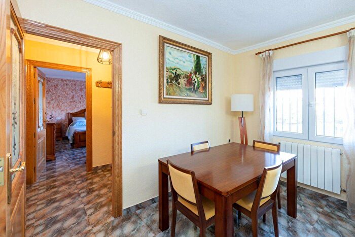 Casas en venta y pisos alquiler - 3