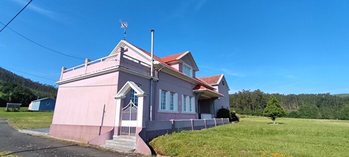 Casa en venta de 5 habitaciones, Moeche, A Coruña