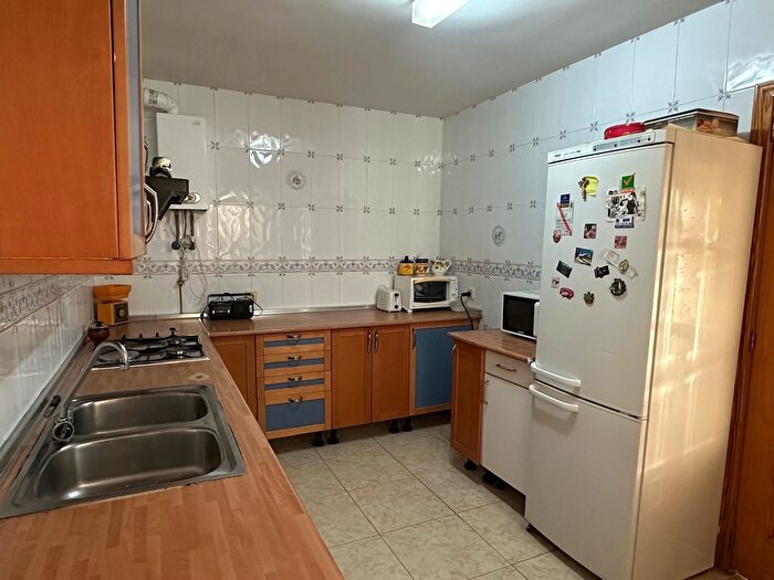 Casas en venta y pisos alquiler - 3