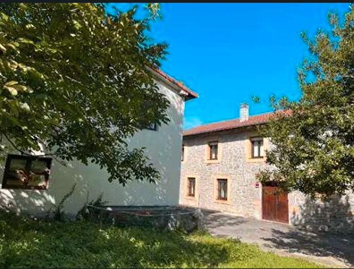 Casa en venta de 8 habitaciones en Entrambasaguas, Cantabria