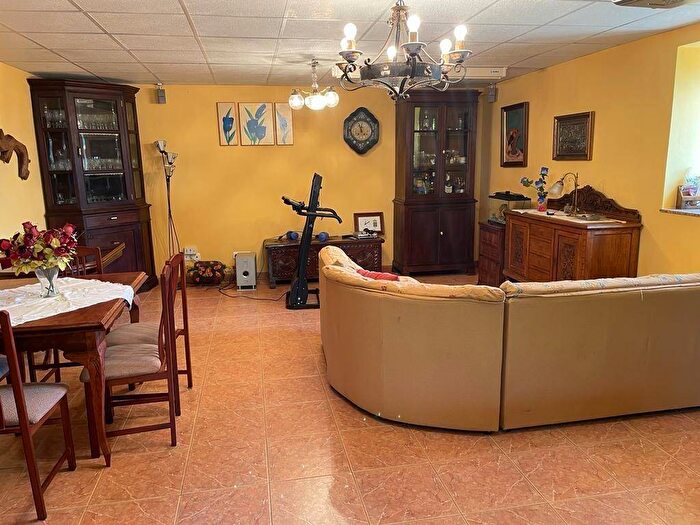 Casas en venta y pisos alquiler - 3