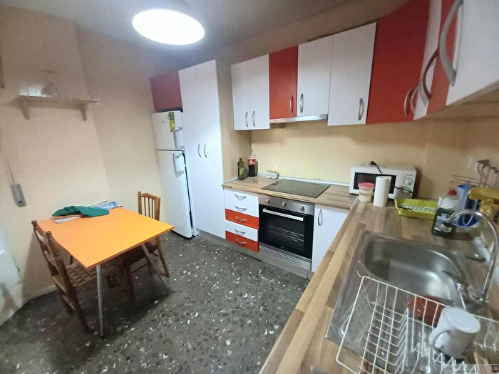 Casas en venta y pisos alquiler - 3
