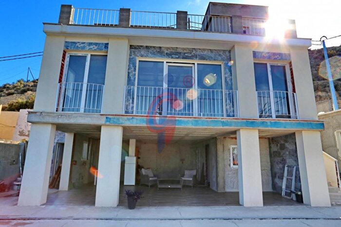Casas en venta y pisos alquiler - 3