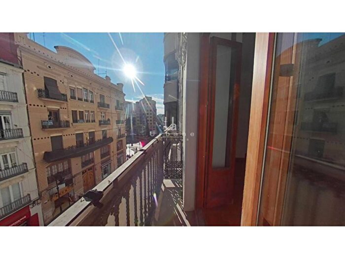 LEixample, Russafa: Piso en venta de 3 habitaciones