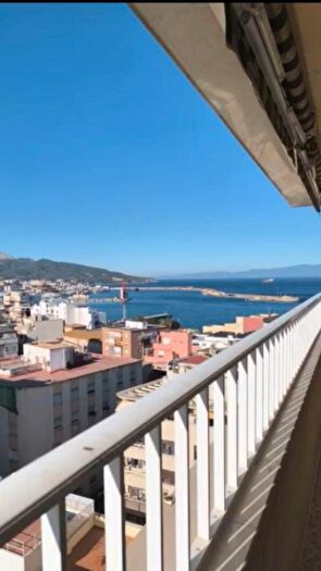Piso en venta de 4 habitaciones en Centro, Ceuta Capital