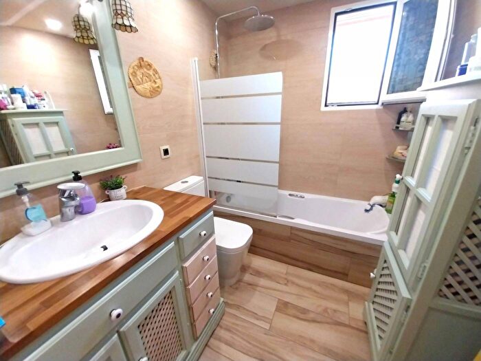Casas en venta y pisos alquiler - 3