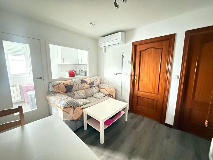 Piso en venta de 3 habitaciones en Ciudad Lineal, Pueblo Nuevo