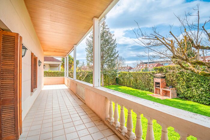 Casas en venta y pisos alquiler - 3