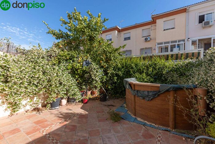 Casa de 3 habitaciones en venta en Vegas del Genil, Andalucía