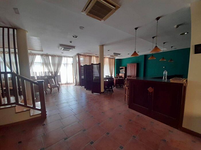 Casas en venta y pisos alquiler - 2