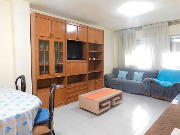 Piso de 4 habitaciones en venta en Villaverde, Los Rosales