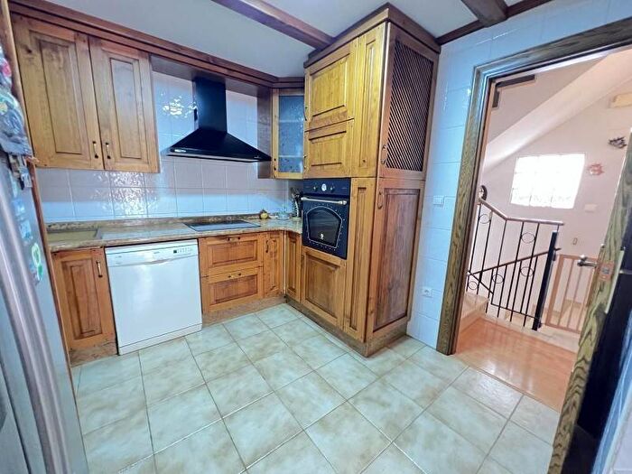 Casas en venta y pisos alquiler - 3