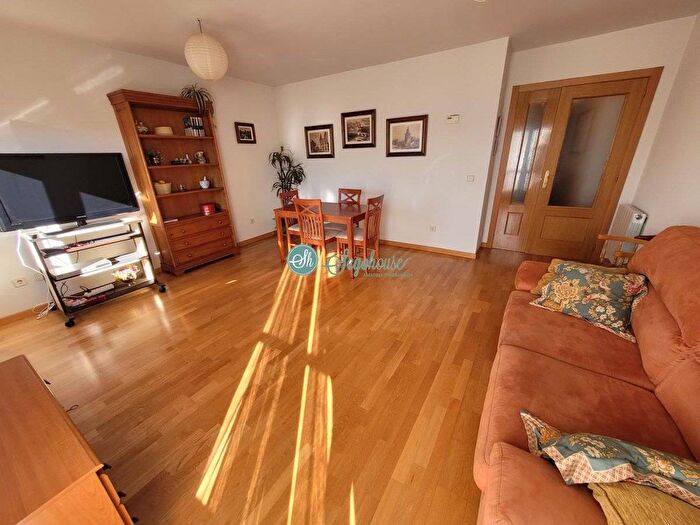 Casas en venta y pisos alquiler - 3