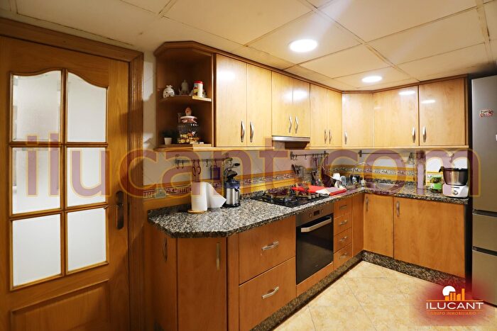 Casas en venta y pisos alquiler - 3