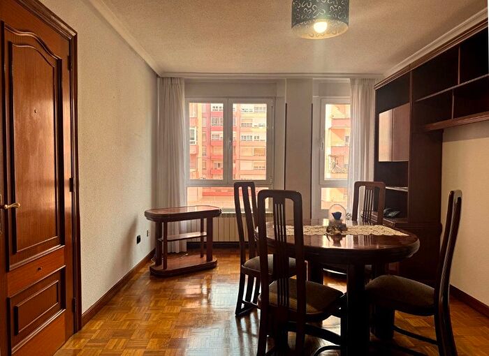 Piso de 3 habitaciones en venta en Los Corrales de Buelna, Cantabria