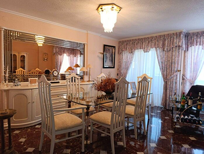 Piso de 4 habitaciones en venta en Comunitat Valenciana, Alicante