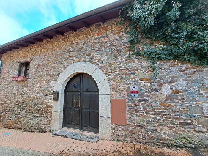 Área Rural Sur, Ponferrada: Casa en venta de 4 habitaciones