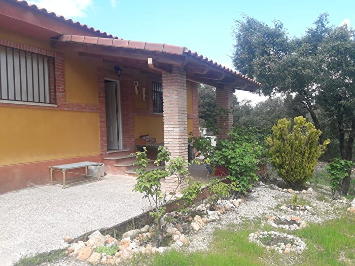 Casa en venta de 3 habitaciones en Hontoba, Guadalajara