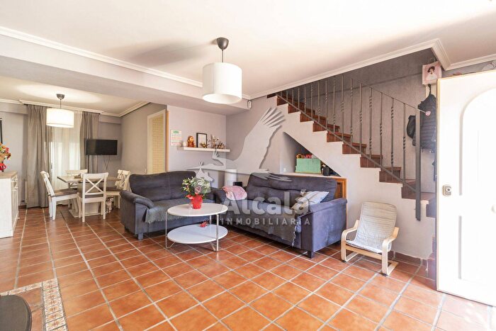 Casas en venta y pisos alquiler - 2
