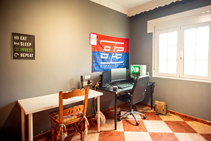 Casas en venta y pisos alquiler - 3