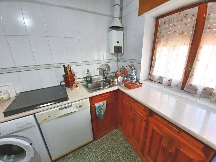 Casas en venta y pisos alquiler - 3