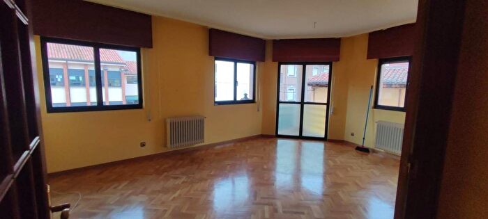 Castilla y León, León: Piso en venta de 4 habitaciones