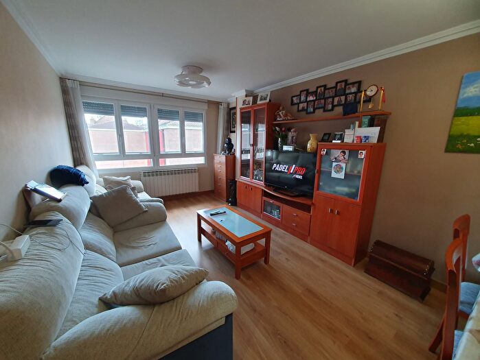Piso en venta de 3 habitaciones en El Carmen Casas del Hogar, Palencia Capital