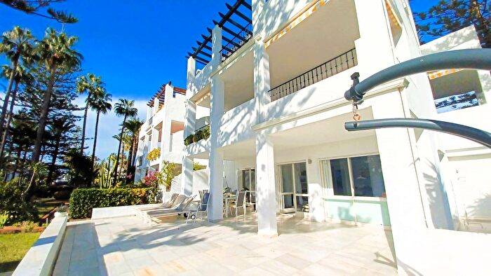 Piso en venta de 3 habitaciones en San Pedro de Alcántara, Nueva Alcántara