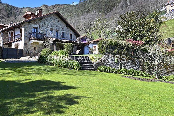 Casa de 5 habitaciones en venta en Corvera de Toranzo, Cantabria