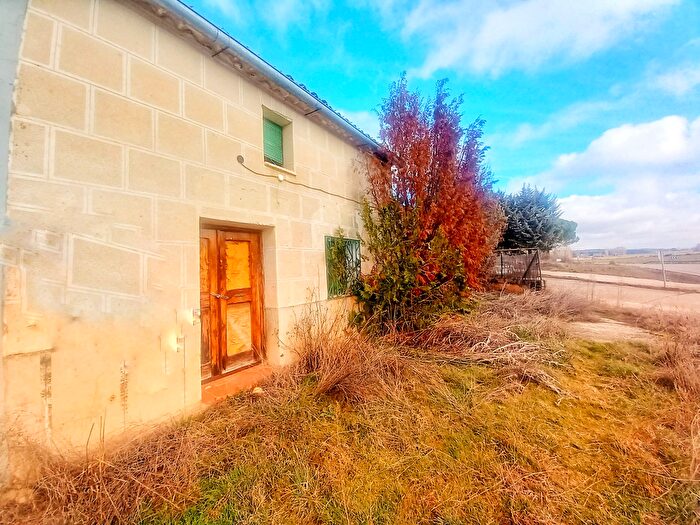 Casa en venta de 3 habitaciones: Villanueva de Gumiel, Burgos