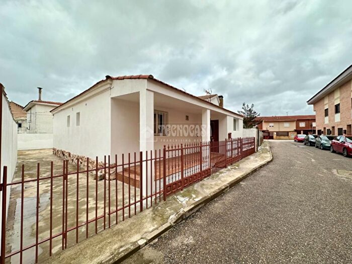 Casa en venta de 3 habitaciones, Pozo de Guadalajara, Guadalajara