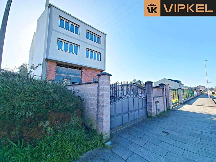 Casa en venta de 8 habitaciones en Galicia, A Coruña