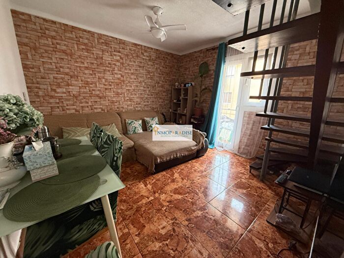 Casas en venta y pisos alquiler - 3